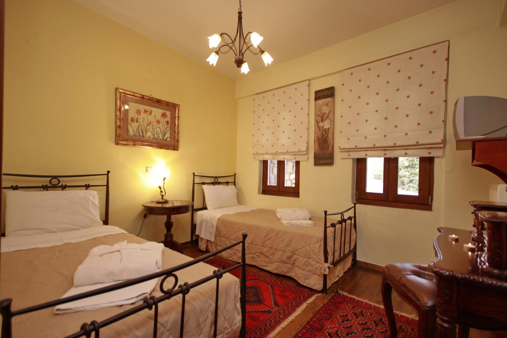 Hotel apartamentowy Menalia & κτημα κουμπουρη Levídhion