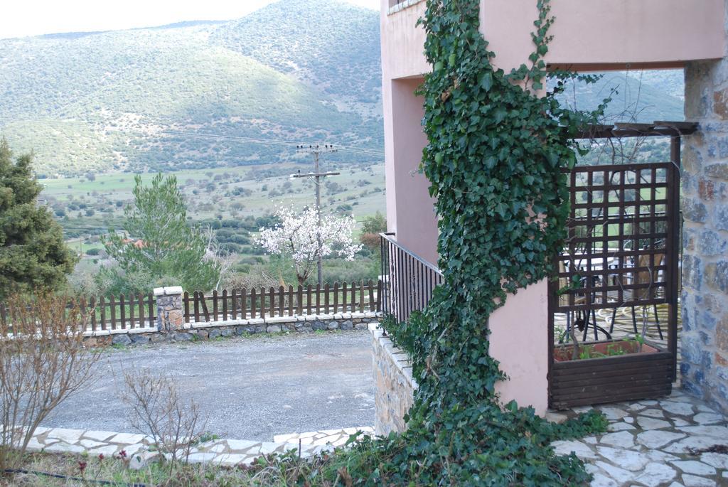 Hotel apartamentowy Menalia & κτημα κουμπουρη
