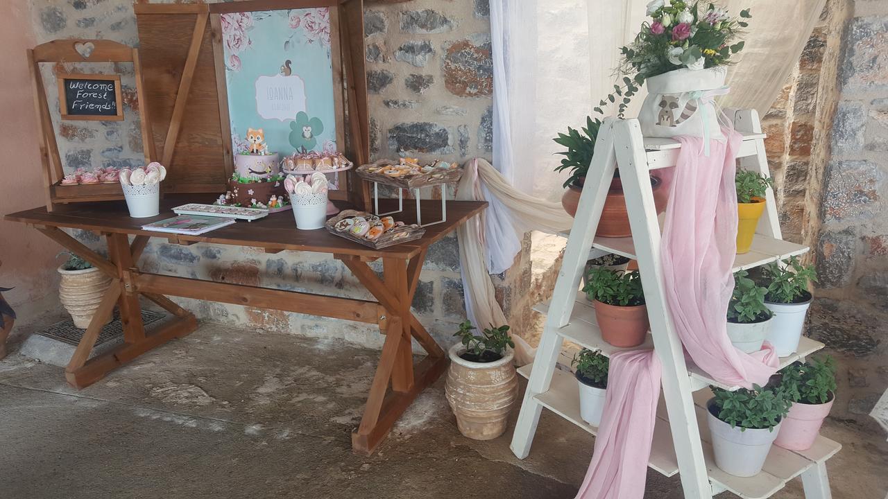 Aparthotel Menalia & κτημα κουμπουρη Levídhion